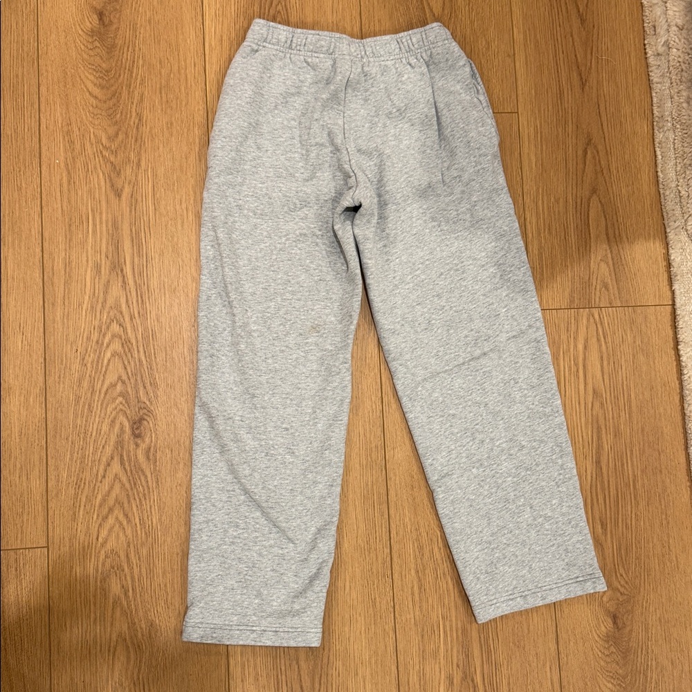 Aritzia Cozy Sweatfleece Mega Straight™ Sweatpant - Picture 6 of 7